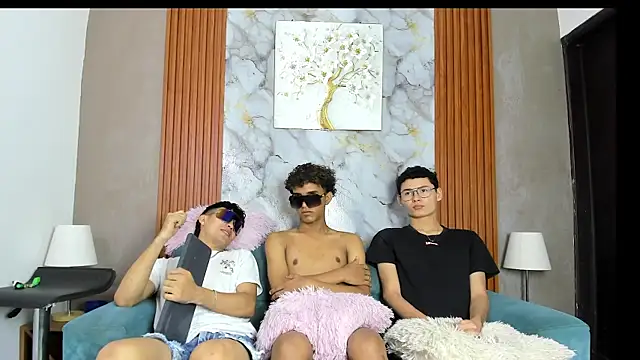 VERY_HOT_GUYS live XXX chat