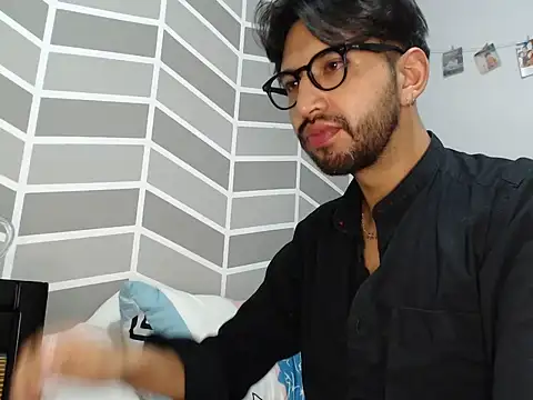 thomass1018's Live XXX Chat