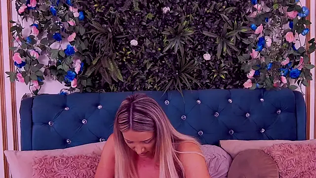 Chat +18 de CherryMuse_ ao vivo