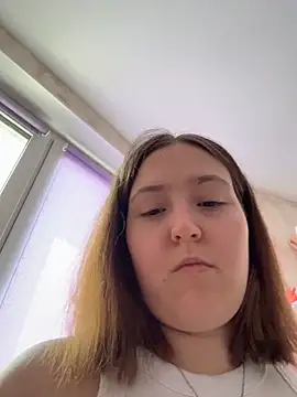 הופעת וובקאם של VIKIWITHMAX