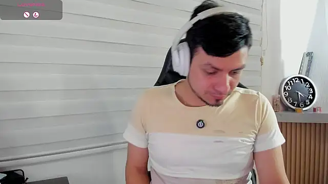 XXX chat uživo modela Rick_Adams