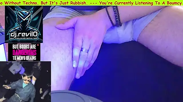 RevilO1180 Pertunjukan Webcam