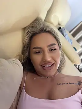 BarbieDoll13 élő XXX-chatje