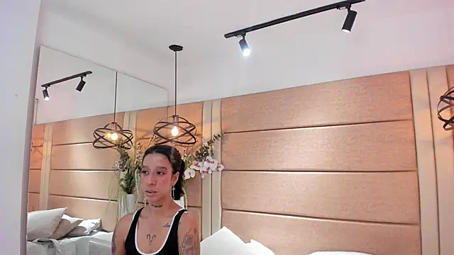 IsabellaPhil Adlı Modelin Canlı XXX Sohbeti