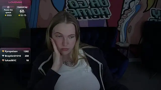 NikkyReyyy Webcam Show