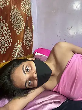 Sandhya_77 élő XXX-chatje