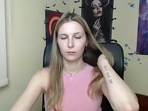 StrangerGi Live XXX Chat