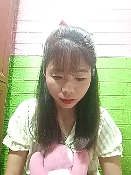 AmyLinee01 即時 XXX 聊天
