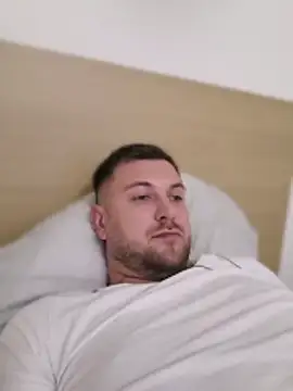 Živý XXX chat hugedickedd