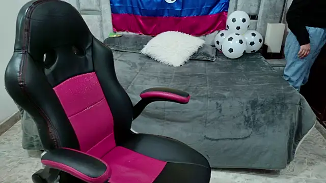 Chat +18 de laureentt_ ao vivo