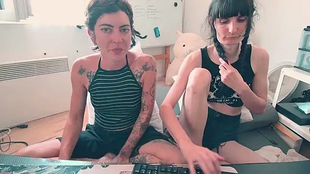 CeriseLapine's Live XXX Chat
