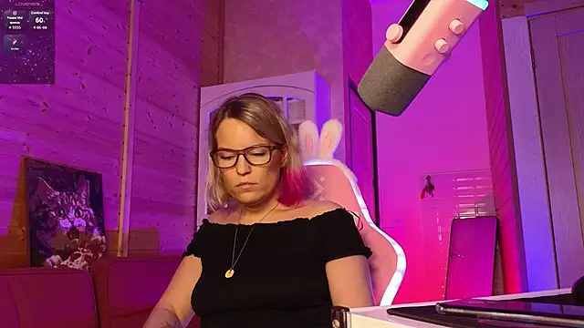 Lady_Shine élő XXX-chatje