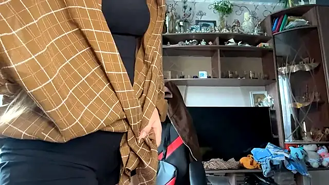 TaIliedGuest Live XXX-Chat