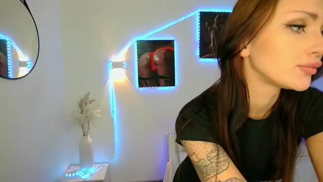 Emiora 라이브 XXX 채팅
