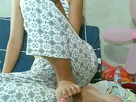 PinaySkinnyGirl's Live XXX Chat