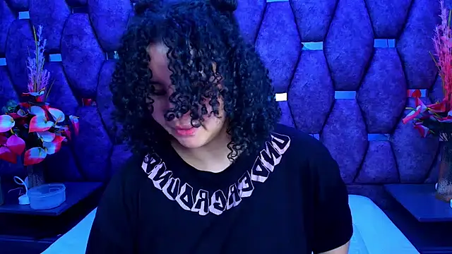Chat +18 de AlaSmith ao vivo
