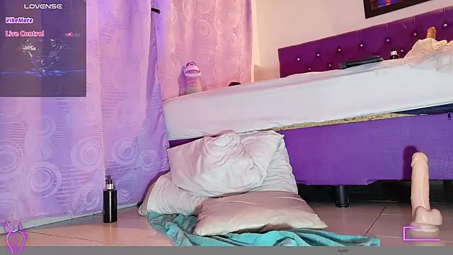Chat +18 de ebony_NeighborMoans ao vivo
