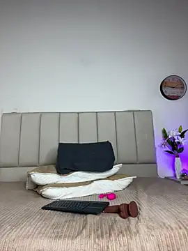 VioletPearson live XXX chat