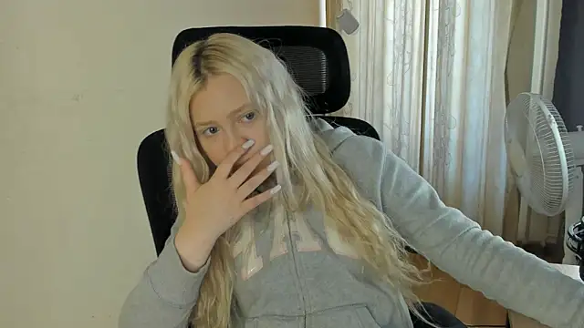 MidnightPoise's Live XXX Chat