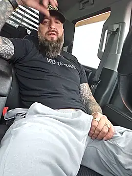 צ'אט XXX בשידור חי של Beardedtattood