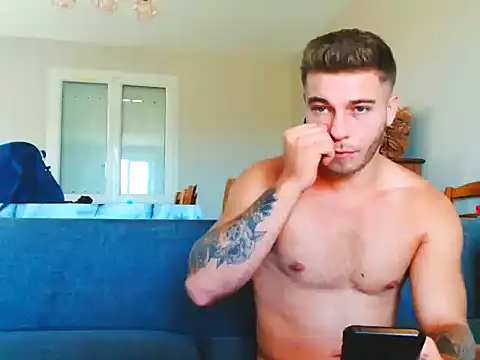 Elkafit28 élő XXX-chatje