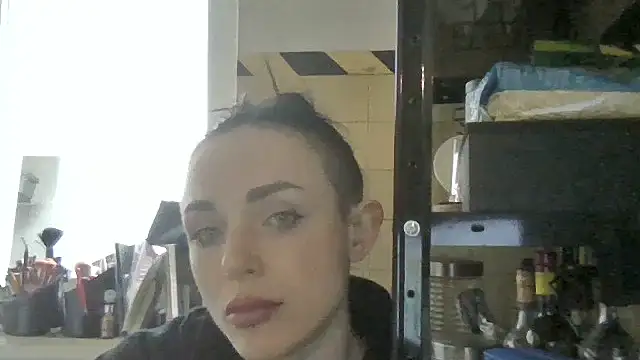 Chatroom XXX en direct de Trinsy_Love