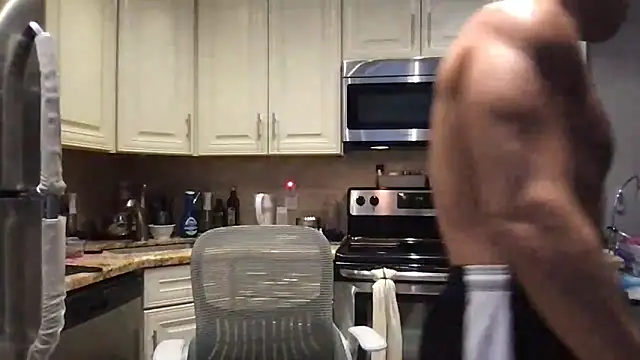 BigGuyMuscle's Live XXX Chat