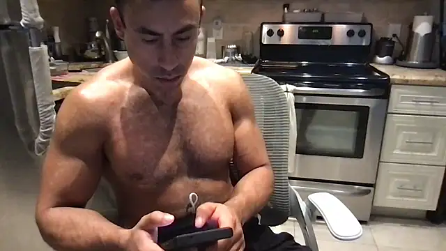BigGuyMuscle live XXX chat