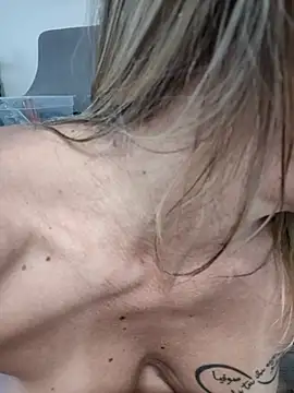 Ladymiri85's Live XXX Chat
