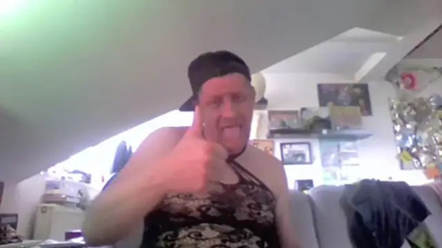 Bigthroaterboy's Live XXX Chat