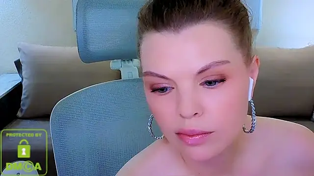 Glossier's Live XXX Chat