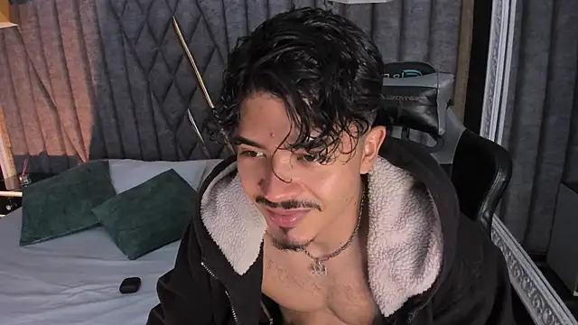 Chatroom XXX en direct de NicolaiKarav