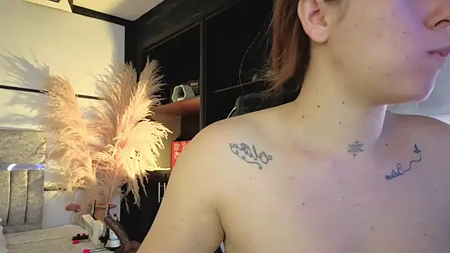 צ'אט XXX בשידור חי של AlliceLover