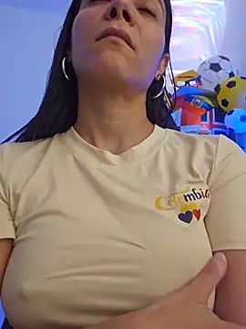 צ'אט XXX בשידור חי של miaeyex
