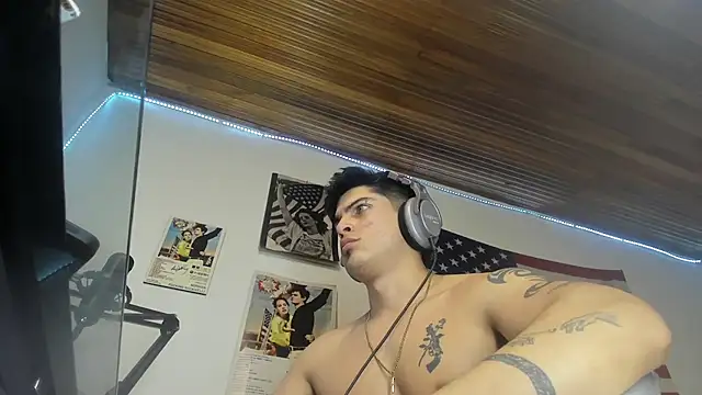 charlie_hotxxx's Webcam Show