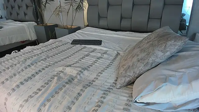 Charlie___Musk's Live XXX Chat