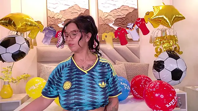 Czat XXX na żywo – Sharlot18