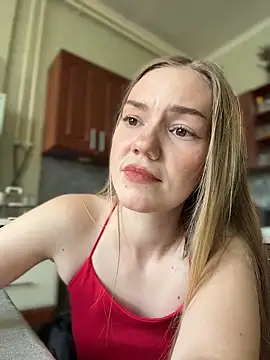 MilaMoone élő XXX-chatje
