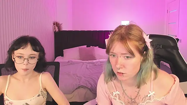 Lilac-Muse Chat XXX live