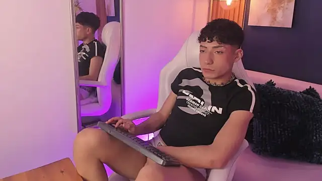 Онлайн чат XXX Adann_Scott