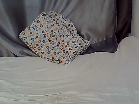 Cupshee9 লাইভ XXX চ্যাট