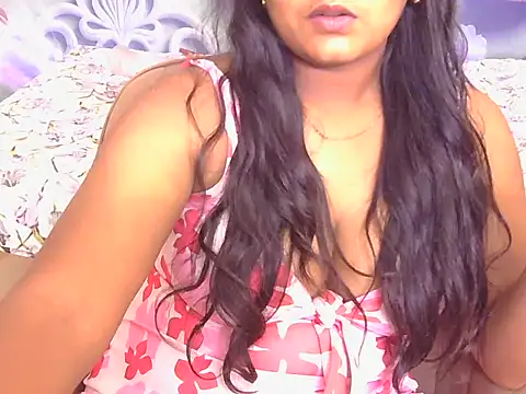 bold-kiyara's Live XXX Chat
