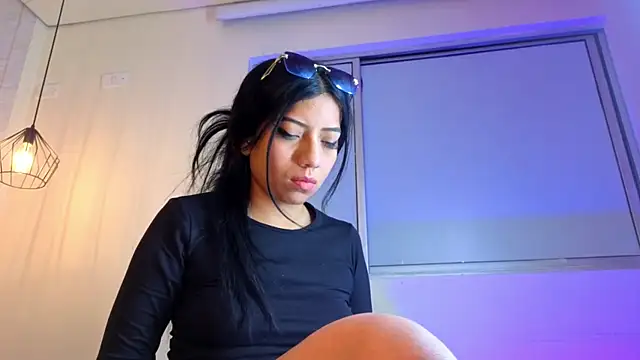 Ey_Im_simone_ Chat XXX in diretta