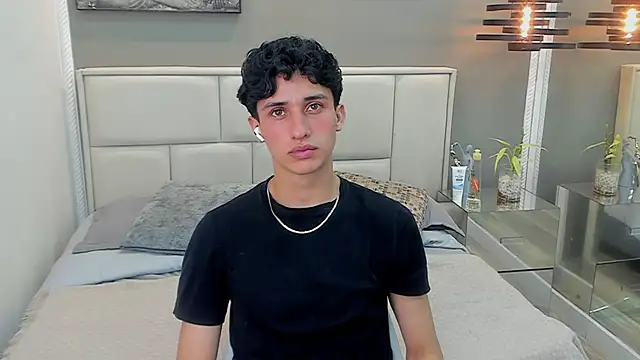 thom_ames Chat XXX in diretta