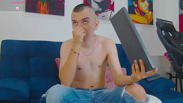 Chatroom XXX en direct de Rowan_Cley