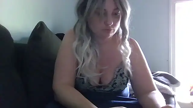 Emily33333 Live XXX-Chat