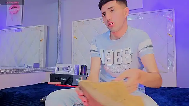 Un_Sluttyy Live XXX-Chat