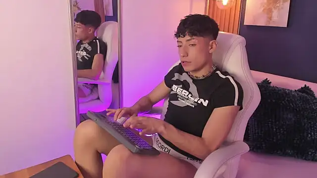 Chatroom XXX en direct de Adann_Scott