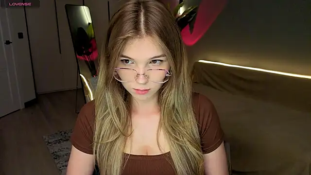 linakorvin's Live XXX Chat