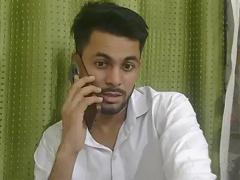 Stubborndesiboy live XXX chat